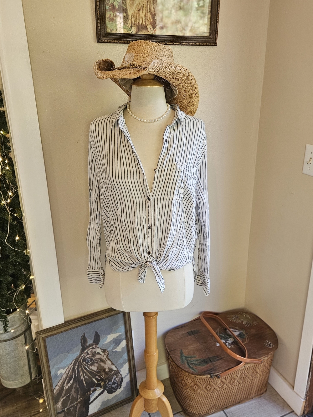 Universal Thread White Button-Down Shirt with Black Stripes